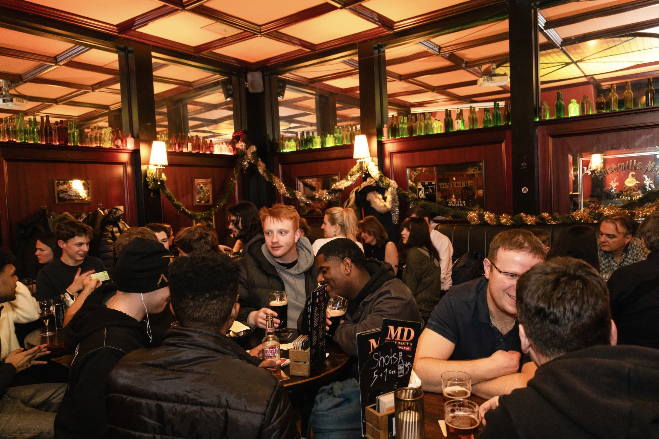 Main room · full tables · evening mood