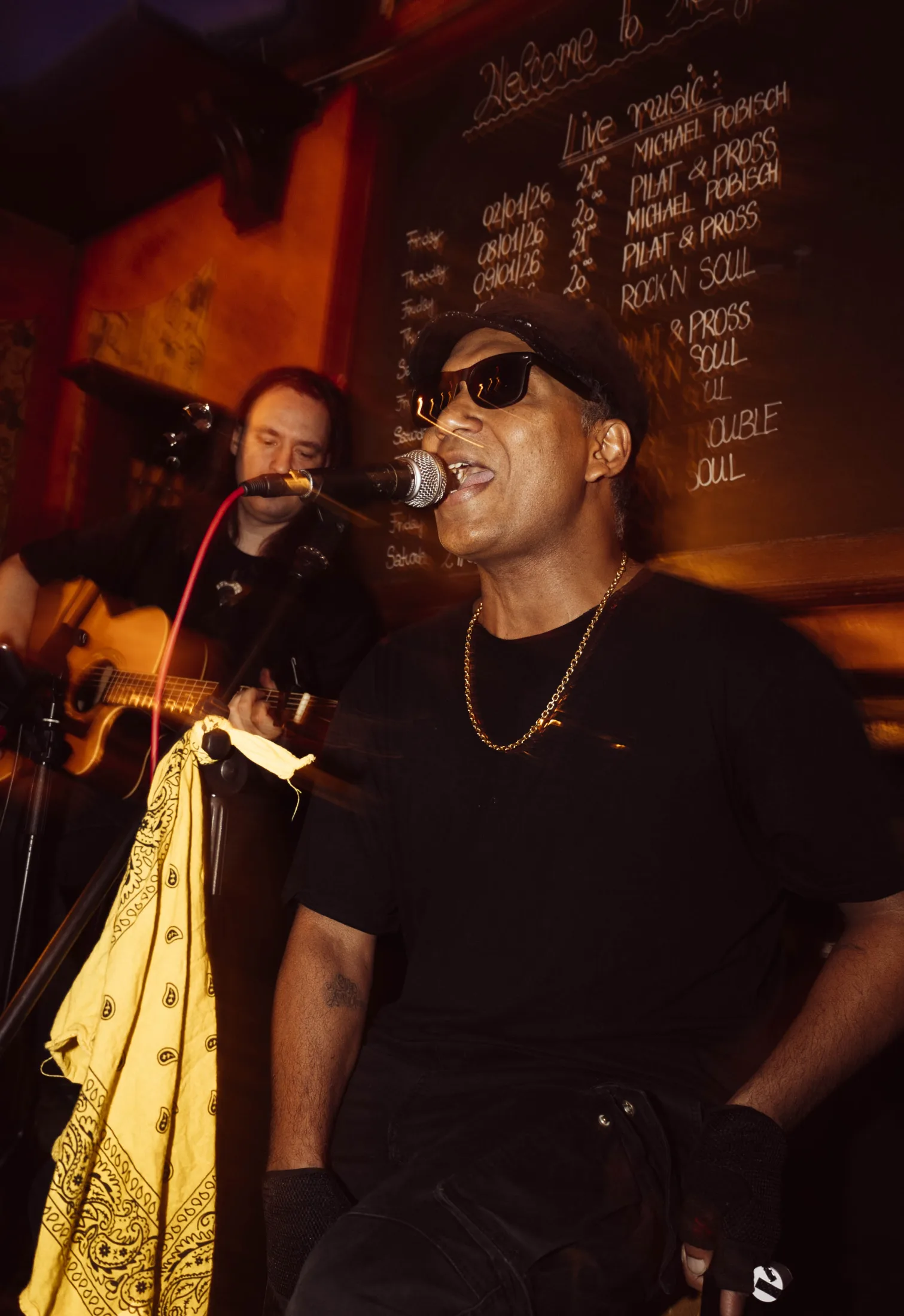 Live band · main room · guitar & singer